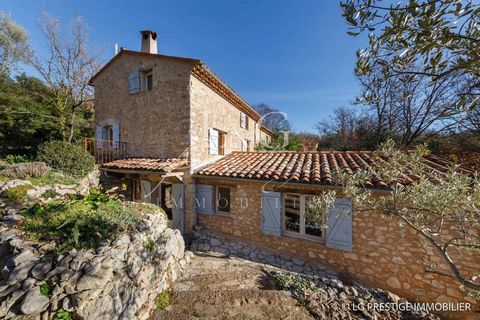 Located in a more and more sought-after area in the Var, 40min from Cannes, 1h from Saint-Tropez, come and discover this magnificent Provencal semi-detached Mas of 120m2 located in Mons. Well before entering this splendid mas, you will be seduced by ...