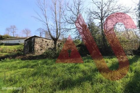 House for restoration in S. Jorge, Felgueiras. Stone house to recover inserted in land for construction with 1400m2. - With 2 matrix articles; - Good location; - Good access, located on the side of the road; - Excellent sun exposure. It is located: -...