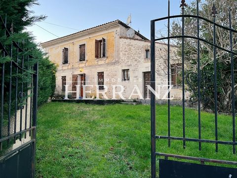 It is in the Fronsadais, in Saillans, 10 minutes from Libourne, in this quiet town surrounded by vineyards that we invite you to discover this charming house! This beautiful stone house overlooks the vineyards and lets you enjoy a magnificent unobstr...
