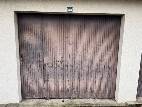 CHANTILLY, Résidence du Valois, garage for sale of 15 m2 approximately. For more information, contact the IMMOPLUS agency at ... and find our ads on ...