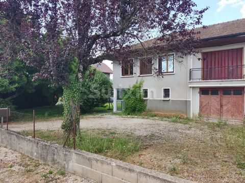 Ref 67852FV: Metz-Tessy, terraced house of approximately 67 m² to renovate, including kitchen, living room, 3 bedrooms, bathroom, garage and cellars. All on land of approximately 800 m². Independent Swixim sales agent in your sector: Fees payable by ...