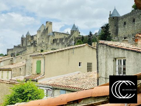 Cette magnifique maison, idéalement située au pied de la cité médiévale de Carcassonne, est un véritable bijou. Dotée de 3 chambres spacieuses, cette maison ne nécessite aucun travaux, ce qui en fait un choix parfait tant pour une résidence principal...