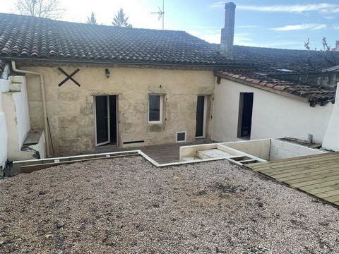 Nestled between the picturesque towns of Auch and Condom, within a charming thermal and tourist village, this recently renovated house offers an exceptional living environment. Its central location makes it a unique opportunity not to be missed. Upon...