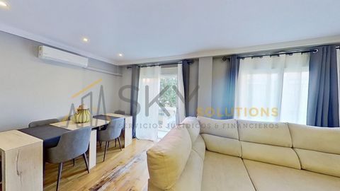 Sky Solutions offers you the opportunity to acquire this bright apartment just 1 minute walk from the beach of Ciudad Jardín. This modern, ready-to-move property has all the amenities you need. With an area of 132 m2, it includes a spacious living-di...