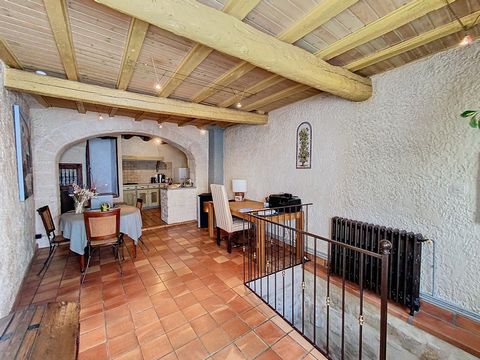Immerse yourself in history with this magnificent village house, a true gem dating back to the 1780s, nestled in the heart of Aramon. Perfectly combining the charm of the old and the comfort of the modern, this house will seduce you from the first gl...