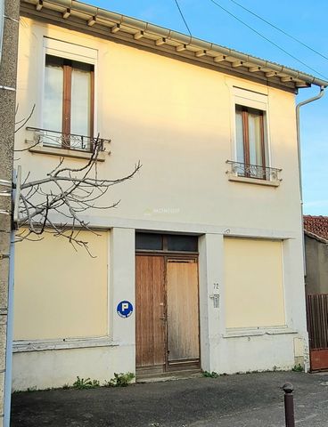 Exclusively at MONTOIT immobilier, in the popular area of the Parc des Lilas, near Buses 32 and 185, 15 minutes from T7 Moulin Vert: House with a surface area of about 80 m2 + cellar, to be renovated: On the ground floor nearly 42m2 of premises built...