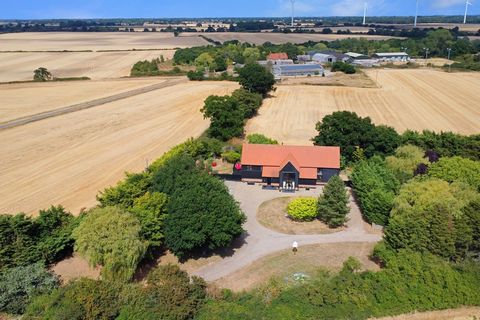 PROPERTY Warren Lodge is set in a wonderful rural location with amazing countryside views and is approached via Park Chase a private road which only serves three properties. It has a large gravel driveway with plenty of off street parking for several...