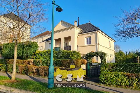 Our favorite of the month! In the immediate vicinity of schools - transport - Restaurants - Local shops and the market with its local producers - Come and discover this house with garden in the heart of Magny le Hongre! It comprises: An independent e...
