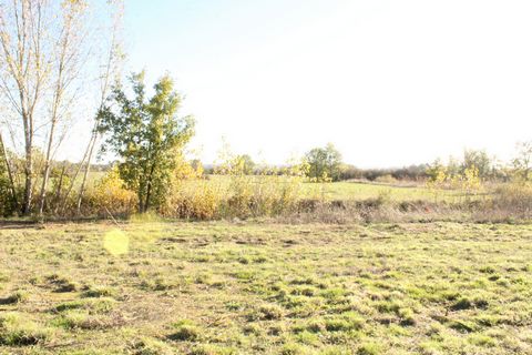 Becoming the owner of land in the commune of Nègrepelisse is possible. You will thus have a buildable surface area of 492m2 to create your new home in a quiet location. Close to the city center, therefore all amenities: schools, doctors, pharmacy, su...