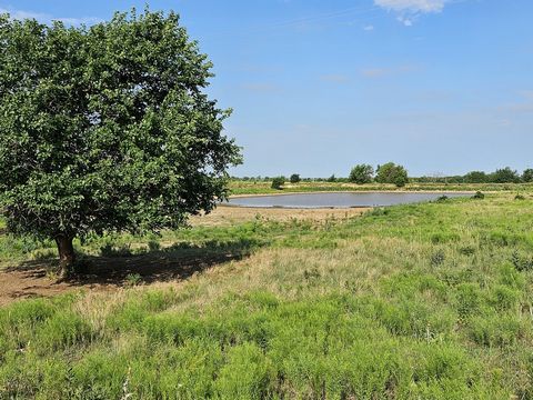 This +/-289 acres is conveniently located just north of US Highway 254 in the highly desirable area between Towanda, KS and El Dorado, KS. The property is well suited for rural home development, solar development or grazing livestock. This property s...