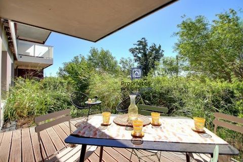 Vaucluse 84170 MONTEUX - 279 000 Euros - I offer you this 4-room apartment of 84 m², living room, fitted kitchen of 32 m², three bedrooms, bathroom, 1 shower room, 2 toilets, and a terrace of 9 m². Ideally located in the heart of Provence, between Av...