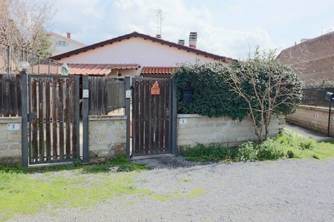 Vetralla, Poggio San Nicola, we offer the sale of a ground floor apartment, located in a three-family building completely renovated in 2004, with independent entrance, laminated ceilings and a small terraced garden. The property consists of a cozy li...