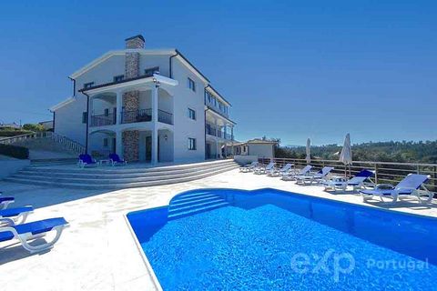 Luxury 6 Bedroom Villa For Sale Near Arganil Unveil the epitome of luxury with this magnificent villa nestled in the heart of Central Portugal, just moments from Arganil. The principal abode welcomes you with six expansive bedrooms and bathrooms, two...