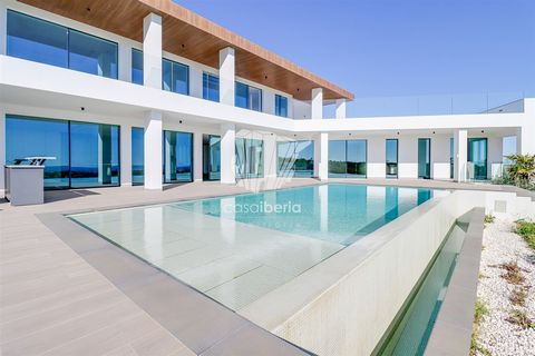 New villa with pool and sea view in Monte Nicklaus - Monte Rei, Vila Real de Santo António.   Contemporary architecture villa with pool and breathtaking sea views, set in a luxury resort with one of the most prestigious golf courses in the Algarve.  ...