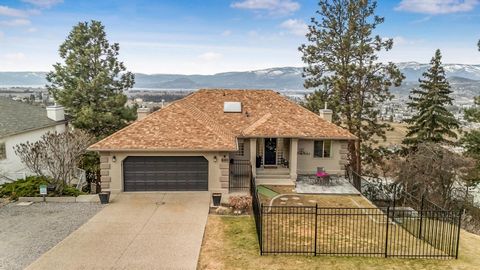 Welcome to luxury living where impressive home design blends with breathtaking views of Okanagan Lake to create the ultimate oasis! This 6 bed 4 bath property has undergone extensive renovations, featuring lovely granite kitchen counters, a sleek bac...
