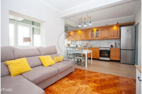 Fully refurbished 3-room apartment, located in a central area of the city of Barreiro. As you enter this newly remodeled home, you will be greeted by a spacious open-concept living room, flooded with natural light that spreads through the large windo...