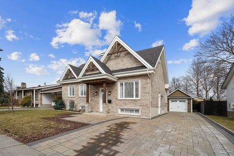 Magnificent single-storey house located in Saint-Jean-sur-Richelieu, in a quiet area close to all services (park, schools, public transport, shopping center, etc.) This property benefited from major renovations between 2016 and 2018. An incredible re...