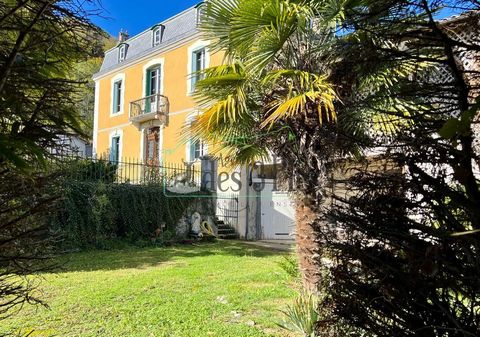 Come and discover this very pretty mansion, of about 200m2, and its landscaped park of about 1600m2 at 1h00 from Toulouse, located in a quiet hamlet and in the middle of nature. You will particularly appreciate the outbuildings of about 300m2 adjoini...