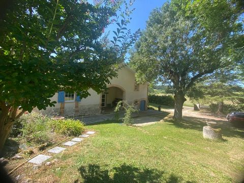 Magnificent stone barn completely restored with an area of 185 m2 with very nice volumes, 5 bedrooms and 2 bathrooms, a garage of 44.5 m2, a tennis court to renovate all on a plot of about 2 hectares composed of meadow woods and 2 wells, located near...