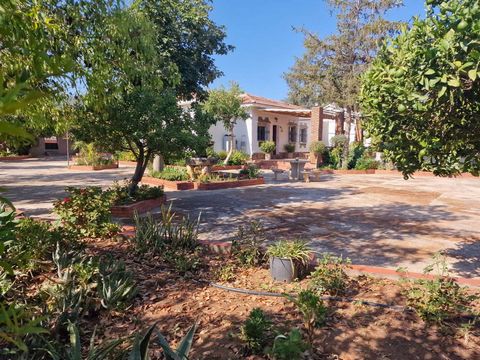 Located in Alhaurín de la Torre. 3341-V Detached villa for sale in Pinos de Alhaurín urbanization. Located on a 3,198 m² plot, where you will find the 120 m² main villa, on one floor, a 65 m² guest house, large gardens and fruit trees. The 120m2 main...