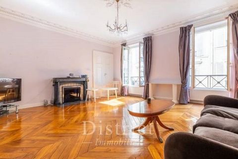 This bright 5-room apartment offering 118 sqm of floor space and 114.29 sqm of living space as defined by the Carrez Law is on the second floor of a fine late 19th century building with a lift located a five-minute walk from the Seine. Benefiting fro...