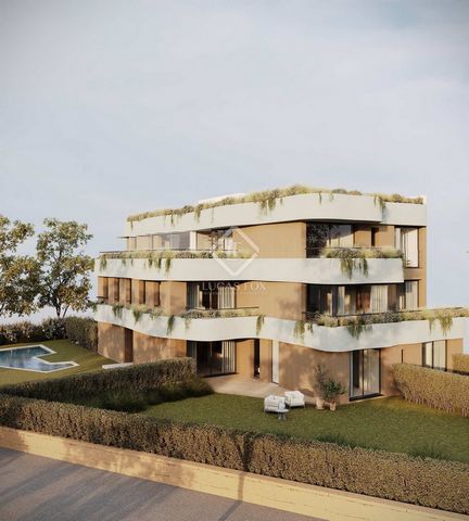 Experience the pinnacle of coastal luxury living at the new development project of nine meticulously crafted apartments located just few steps away from the shores of La Fosca cove in Palamós. Nestled within a secure gated community, these design-dri...