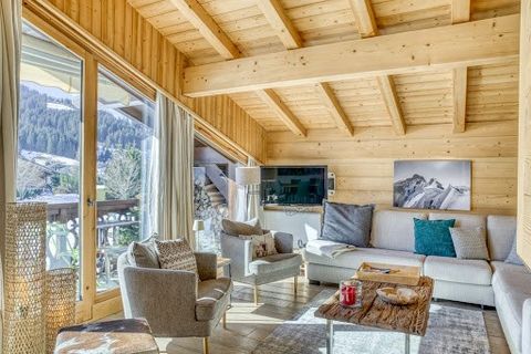 EXCLUSIVE! MEGEVE MONT D'ARBOIS, SUPERB 5-BEDROOM DUPLEX APARTMENT REF. 7362, very comfortable and well exposed, on the 1st and 2nd floor of a luxury residence, established in a calm and open environment, between Mont d'Arbois and Cote 2000. Beautifu...