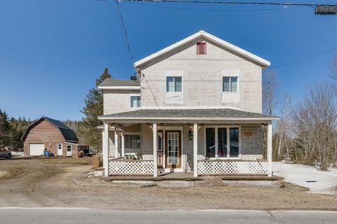 Country house that has undergone several renovations. Large lot of +/- 24,500 sq. ft. with no rear neighbors, shed and garage. Ideal for accommodating your little family, come and visit and make your offer! INCLUSIONS Light fixtures, blinds, curtains...
