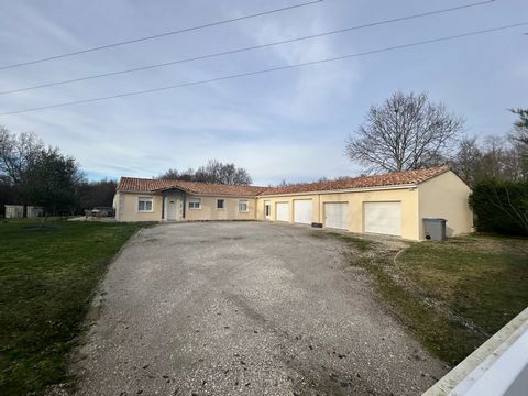 In a small hamlet, on the outskirts of a thriving town with good amenities and schools, Beaux Villages is pleased to offer you this spacious bungalow which is just 45 minutes from Bordeaux and only 5 minutes from a lac de loisirs with man-made beach....