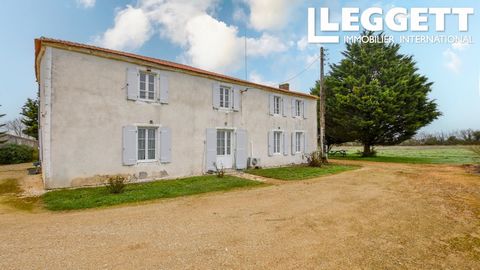 A26987EMU17 - This beautiful house is less than 15 minutes from La Rochelle city centre with local markets, shops, bars and restaurants open all year round. La Rochelle also has a international airport that offers many flights to several European des...