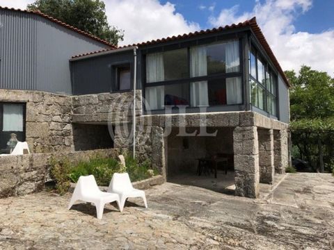 Quinta da Costeira with 52,000 sqm, with swimming pool in Travassós - Fafe, Braga. Distributed over four houses: Casa Principal, Casa Douro, Casa Minho and Casa Vizela. Consisting of four living rooms, one of which is a 51 sqm room that has been exte...