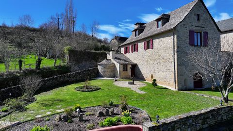 You are looking for a quiet house, in the Vallon, 20 minutes from Rodez, 5 minutes from all amenities, with land! This house is made for you. In the town of Valady, this house of character, of approximately 162 m² made up of land of approximately 280...