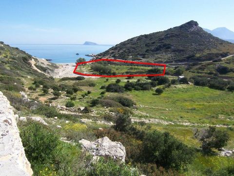 Dit is een uniek stuk grond op een rustige strand een paar kilometer ten zuiden van de toeristische badplaats Istron Kalo Chorio. Een van de weinige Beach front eigenschappen op de markt. Het land heeft een goede toegang tot de weg. Elektrische energ...