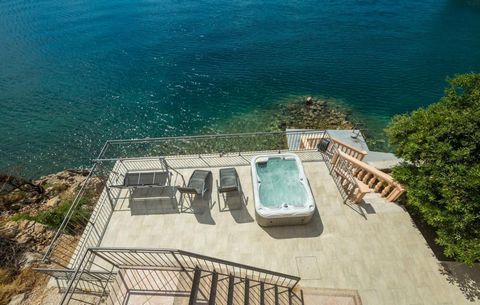 Fascinating seafront villa for sale in Lukovo Sugarje, Karlobag! Amazing position right by the sea with fantastic sea views! The stairs from the villa go down directly to the swimming platform! You can also hold a yacht there, there are couple of moo...
