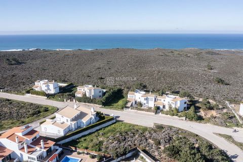 Located in Aljezur. A frontline urban building plot of 716,11 m2 with full Planning Permission on the Espartal Urbanisation with the possibility to build a two storey property of of 320 m2 on a footprint of 2800 mtr2. A great opportunity to invest in...