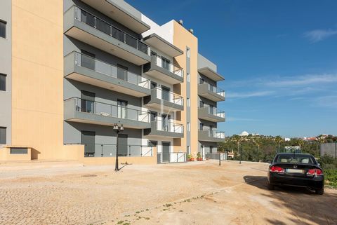 Located in Loulé. Let yourself be dazzled by these T2 apartments, located in a new construction building, in Loulé. The building is very close to all central services, from supermarkets to banks and pharmacies. These apartments consist of an entrance...