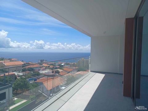 Located in Funchal. Just a few minutes from the Forum Madeira Shopping Centre... Beaches and a variety of shops...! New 2 bedroom apartment, private condominium, recent construction, ready to move in, located in São Martinho, just a few minutes from ...