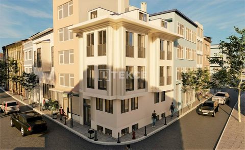 Immeuble Rénové par Transformation Urbaine à Fatih Istanbul L'immobilier de 4 étages est situé dans le quartier Karagumruk du district Fatih, à proximité de la rue Fevzi Pasa, dans une zone très animée. L'immeuble, qui sera rénové, se trouve à distan...