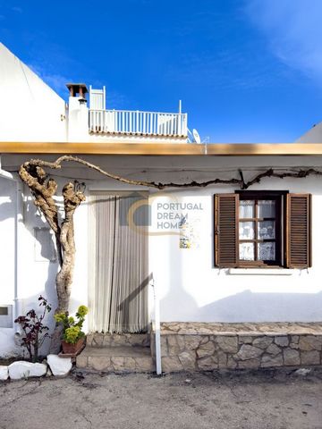 Halfvrijstaand huis te koop in een van de typische dorpjes van Vila de Paderne. Kom en ontdek dit gezellige huisje Markeer uw bezoek 926904423