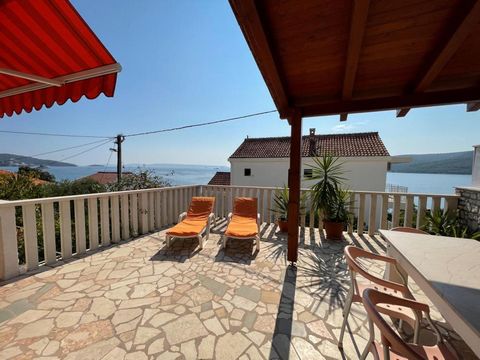 A stunning apartment house of 4 apartments, situated just one row back from the pristine sea, close to the charming town of Trogir. Seget Vranjica, a picturesque Dalmatian village known for its beautiful beaches and exceptionally clear waters, is a m...