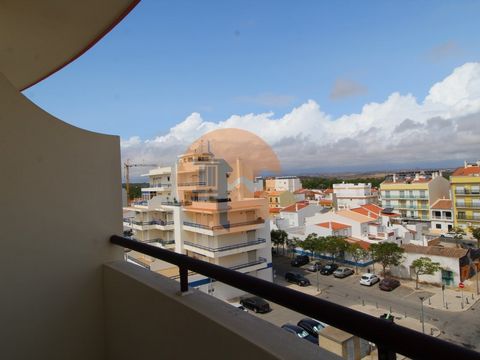 Apartamento T1, Primeira Linha da Praia de Monte Gordo biedt uitzicht op de stad, op 80 meter van het strand en op 700 meter van Praia do Cabeco. Appartement is geopend in de zomer (september tot mei) Deze accommodatie aan het strand biedt toegang to...