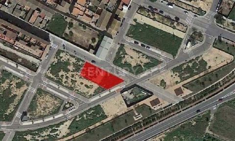 Sin comisión de Agencia ¿Quieres comprar suelo urbanizable en la Pobla de Vallbona? Desde Century 21 te presentamos esta gran oportunidad de inversión en una población con excelente comunicación con Valencia. Suelo urbano situado en la calle San José...