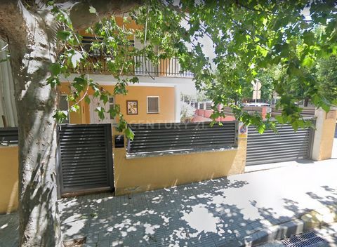 Charm and comfort merge in this spectacular semi-detached house located in the charming municipality of Argentona. With a privileged location in the street of Can Cires, this property offers you an exceptional lifestyle. The property stands out for i...
