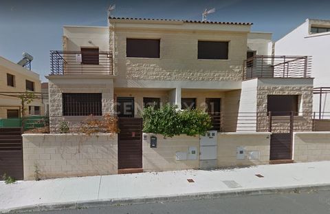Do you want to buy this property in Noez? Excellent opportunity to acquire ownership of this residential property with an area of 152.6m² well distributed with living room, dining room, kitchen, toilet, terrace, 4 bedrooms, 3 bathrooms, garage and st...