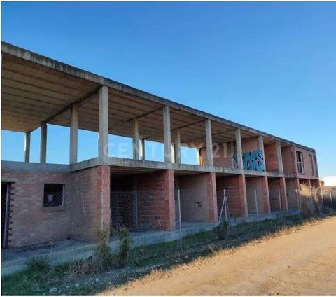 Are you looking for property in the town of Nuez de Ebro? Great opportunity to acquire property, under construction with work stopped, located in the town of Nuez de Ebro, province of Zaragoza. Magnificent residential BUILDING with 2 floors above gro...