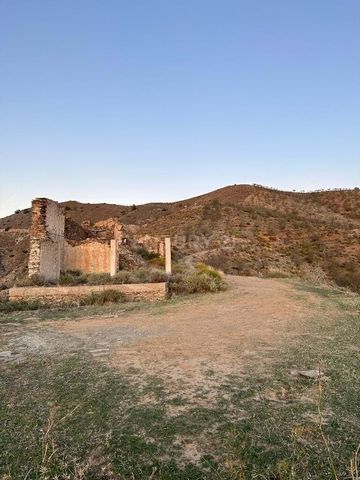 Attention investors. Rustic land for sale in Polopos, with a total area of 56 hectares and with an old stone construction. This land offers good possibilities for those looking to enjoy the rural atmosphere just a few kilometers from the city, for we...