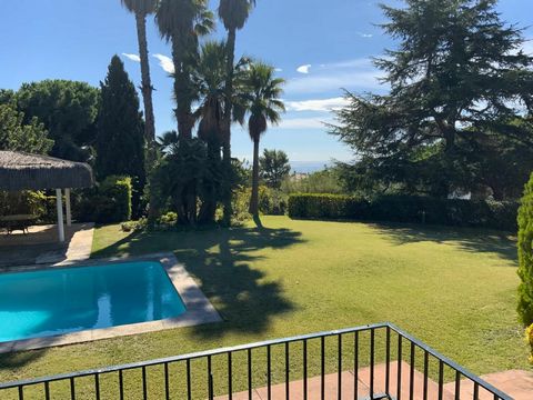 Extraordinary property of 1.553 m2 built and 6.477 m2 of land. Spacious and bright villa built on 2 floors accessible from the garden.On the first floor we have the entrance and a large room with billiards, bar and sofa area. Ideal place to spend goo...