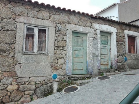 Stone house, in the village of Escalos de Baixo, for complete reconstruction. With a gross construction area and building footprint of 36m2. House on the ground floor with a small patio. Location 12 km from the city of Castelo Branco, approximately 1...