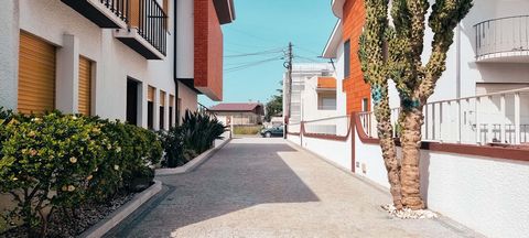 Located in Rebordosa, 10 minutes from the center of the municipality, Paredes, 25 minutes from Porto (with easy access to the A4 and A41) and 20 minutes from the airport. - Excellent property, where you can enjoy the space with your family and friend...