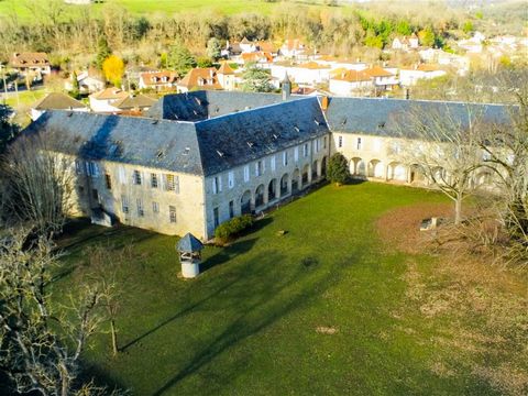 Former convent of the Archbishop of Cahors, sheltering at the time a community of 50 sisters, The whole of the buildings has a surface area of 2600 m2 plus the attic of 1300m2 which can be converted.. You will find on the ground floor remove the livi...